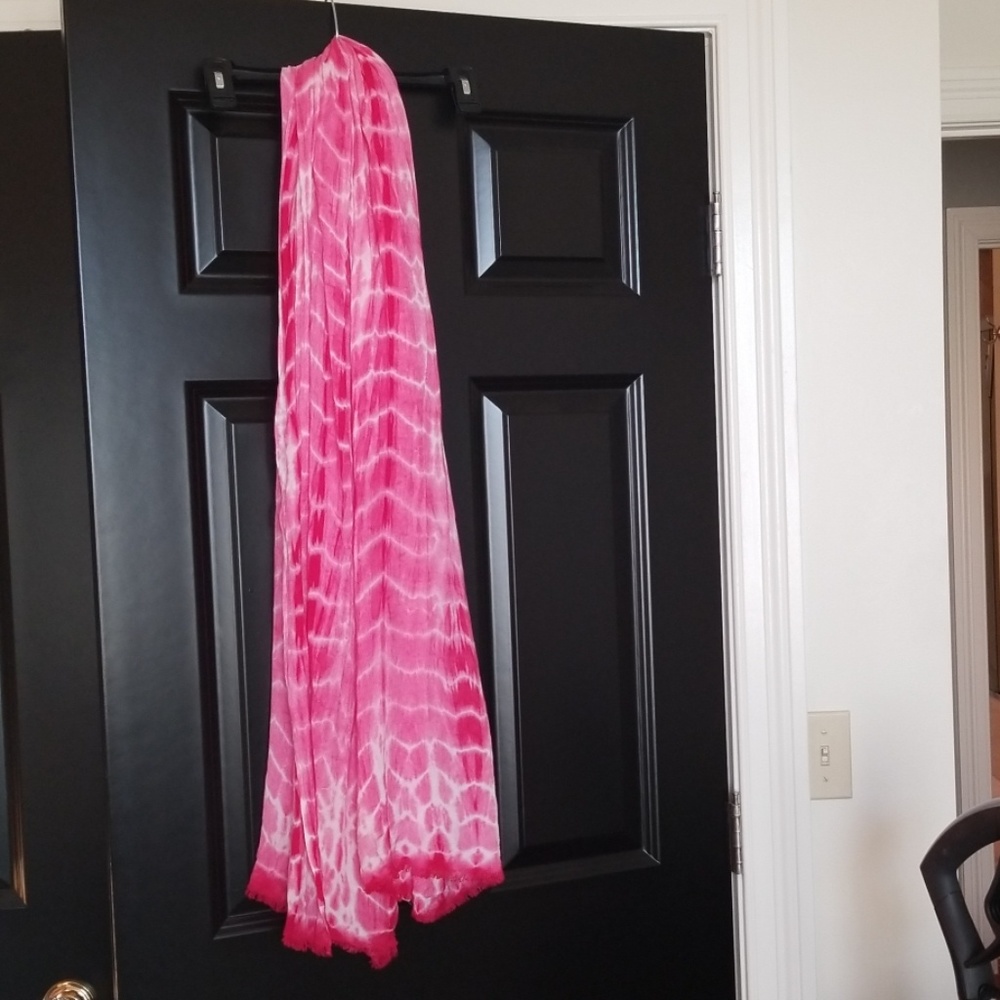 Juicy couture hot pink and white scarf. Super soft